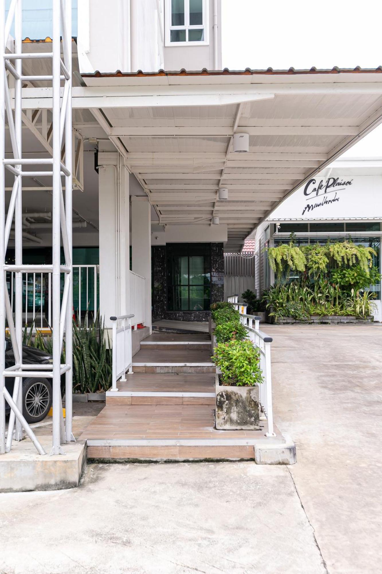 Ruan Plaisoi Apartment 방콕 외부 사진