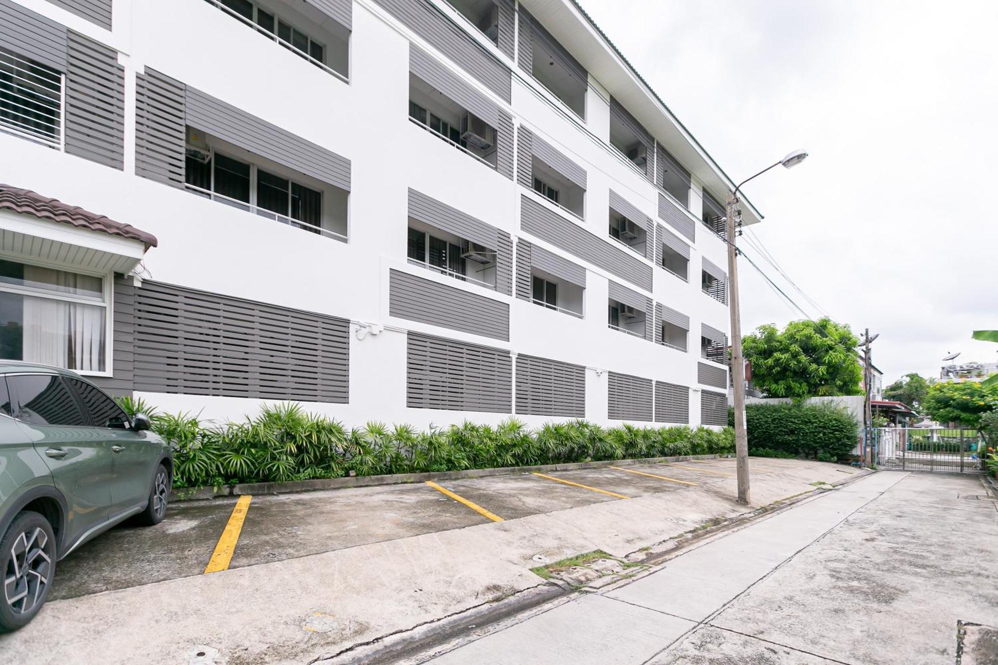 Ruan Plaisoi Apartment 방콕 외부 사진